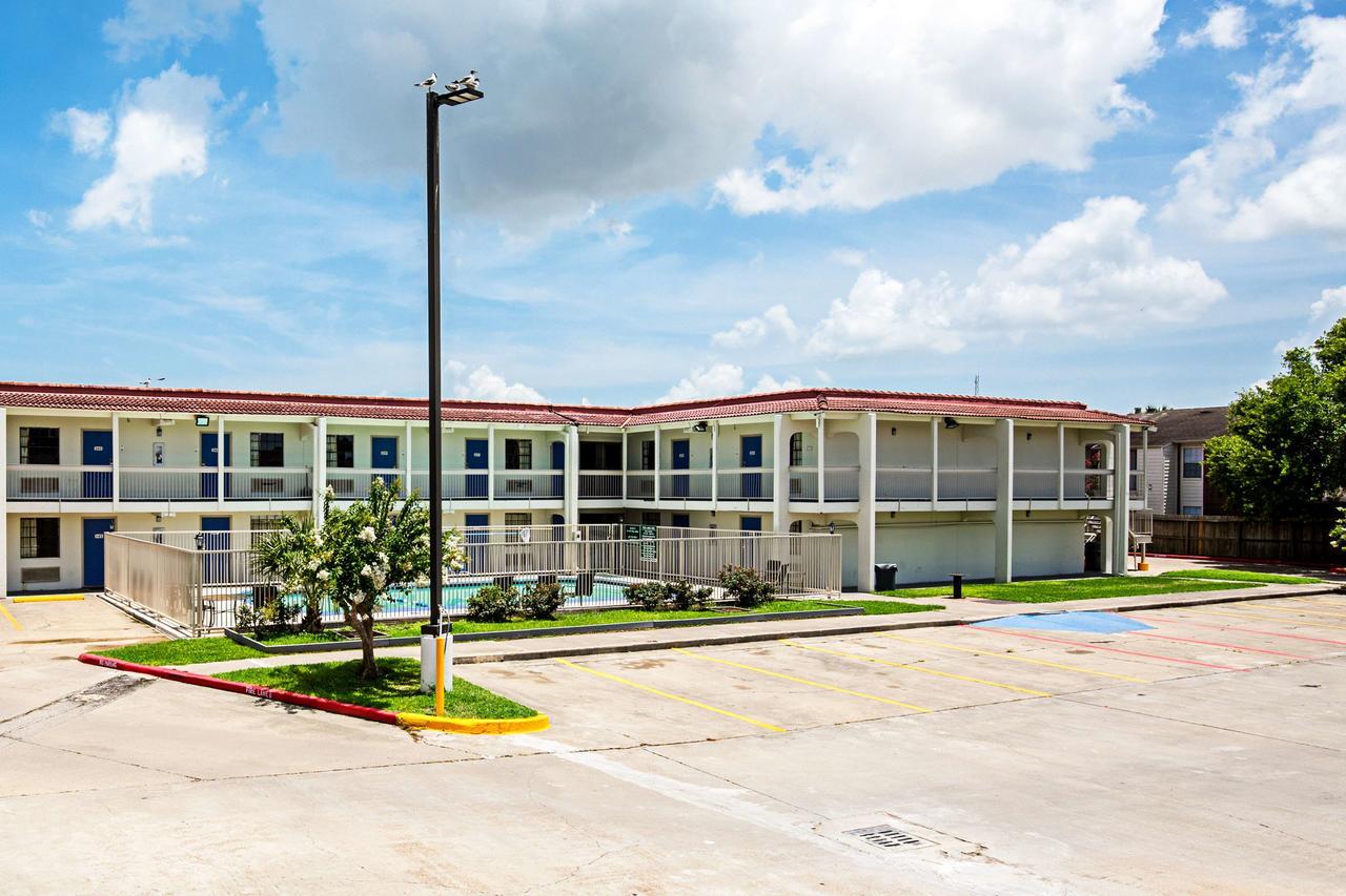 Motel 6 Texas City Bagian luar foto