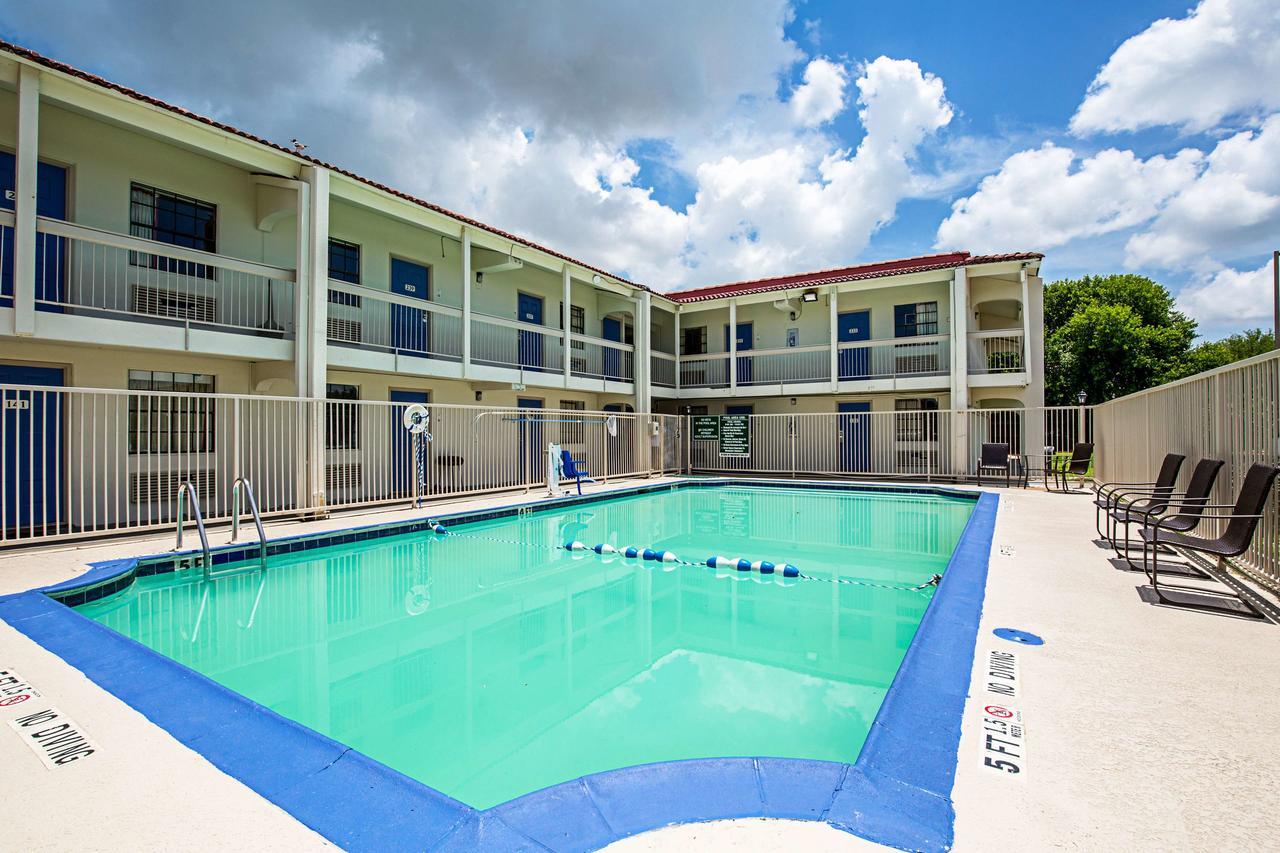 Motel 6 Texas City Bagian luar foto