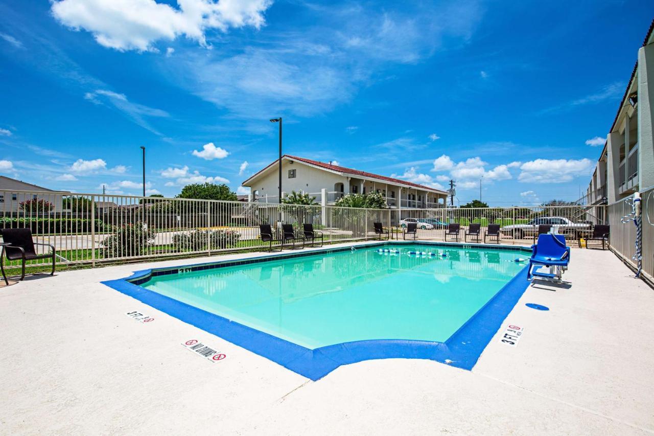 Motel 6 Texas City Bagian luar foto
